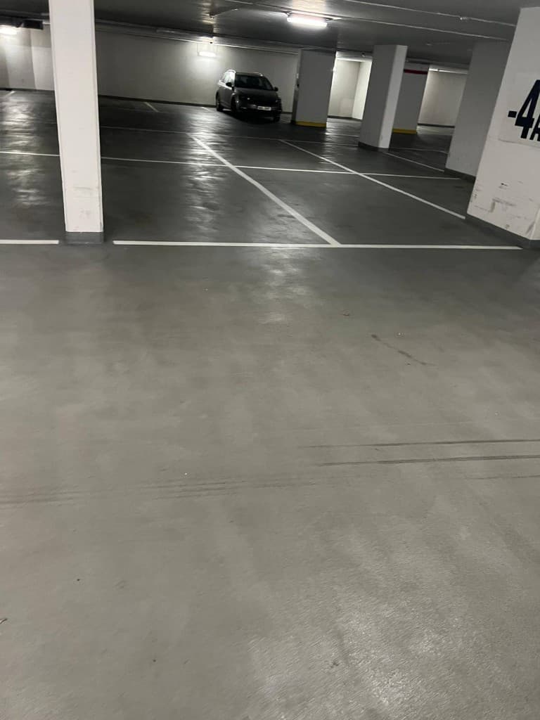 Garáže a parkoviště